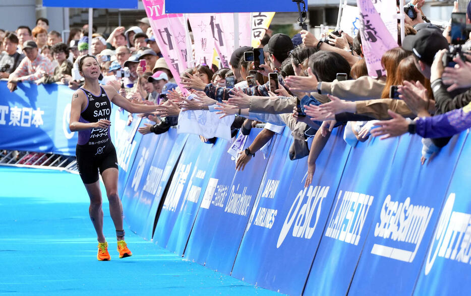 トライアスロン日本選手権　女子　3位の佐藤優香（撮影・たえ見朱実）