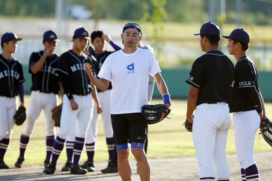 愛工大名電高野球部を指導するイチロー氏（代表撮影）