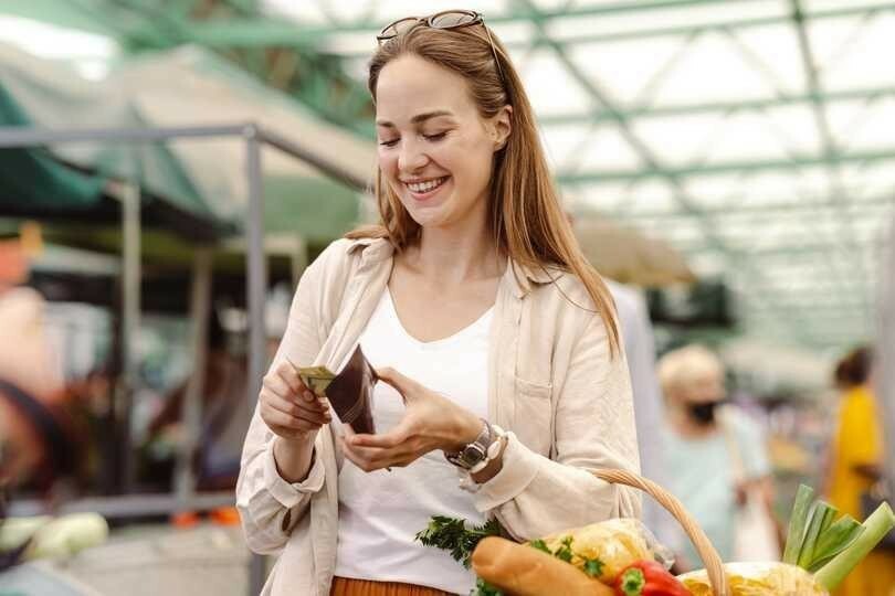 お金で幸せは買える。しかし、お金があればあるほど、「幸せになれる金額」は高くなっていく。