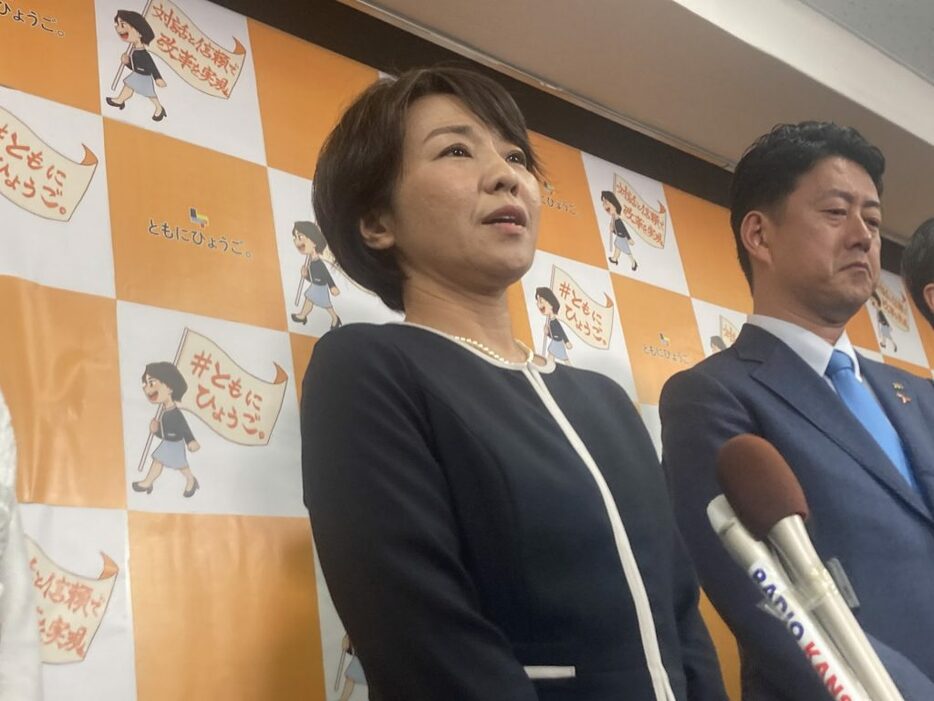 稲村和美氏は「何と向き合っているか、何を信じるかということが大きなテーマに」と選挙戦を振り返り、「失職した知事や候補者の資質を問うものではなかった」と話した〈2024年11月17日 午後8時45分撮影・神戸市中央区〉