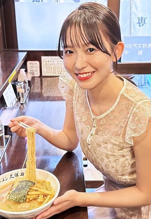 『ラーメンを食べる。』（ＢＳ-ＴＢＳ）に出演した際の１枚。幸せそうな笑みを浮かべて、ペロリと完食！