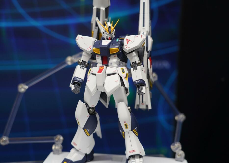 「機動戦士ガンダム U.C. ENGAGE」のνガンダムのフィギュア「METAL ROBOT魂（Ka signature）＜SIDE MS＞νガンダム（ロングレンジ・フィン・ファンネル＆ハイパー・メガ・バズーカ・ランチャー装備）」