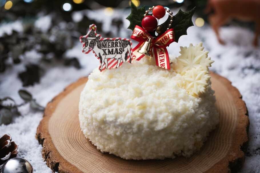 北海道の雪原をイメージしたスノードームケーキで生クリームの沼にハマる