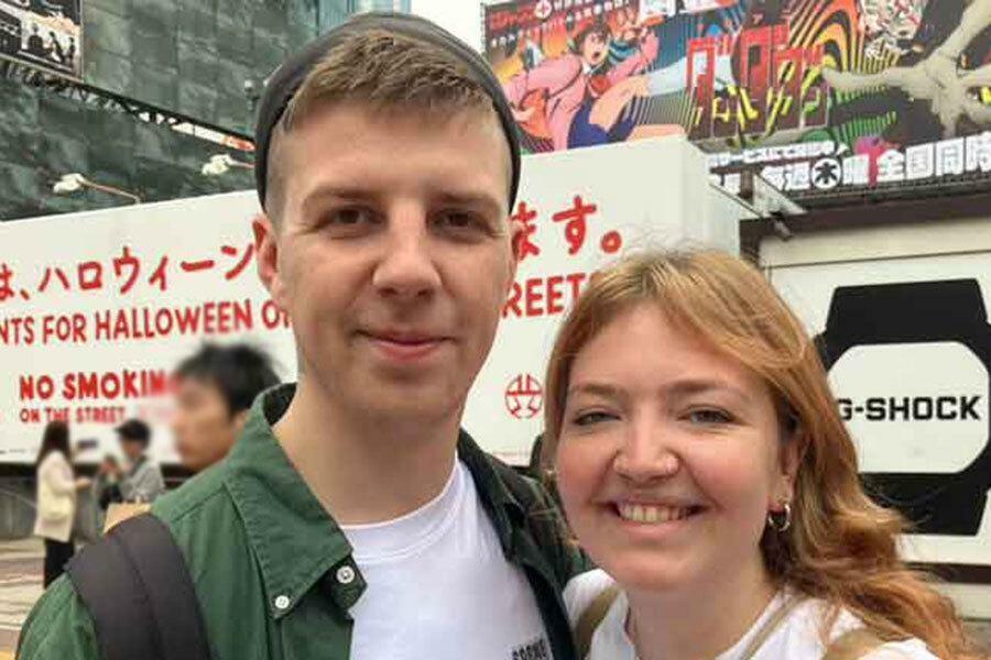 日本での新婚旅行を満喫するアレックスさん（左）とハンナさん【写真：Hint-Pot編集部】