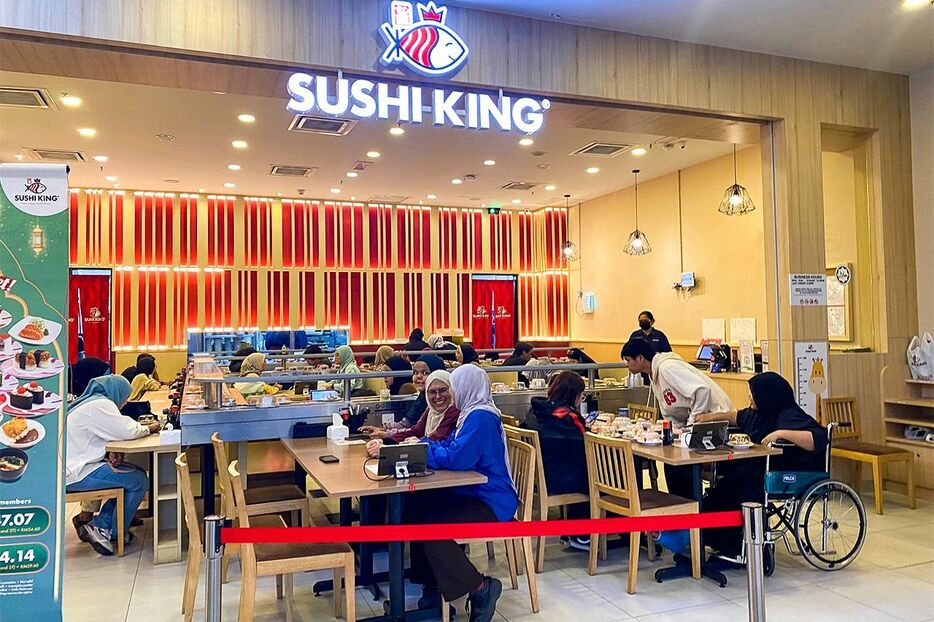 クアラルンプールの回転ずし「SUSHI KING」店内（筆者撮影）