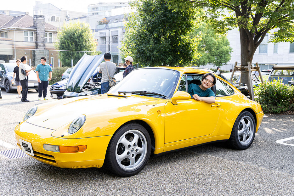 ポルシェ 911 タイプ993と石井さん。