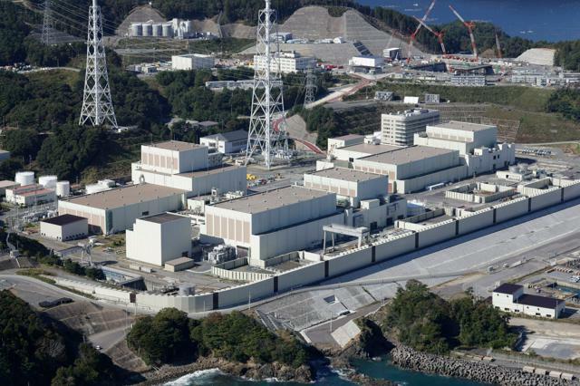 女川原発=2024年10月29日午前、宮城県女川町、朝日新聞社ヘリから、小林正明撮影