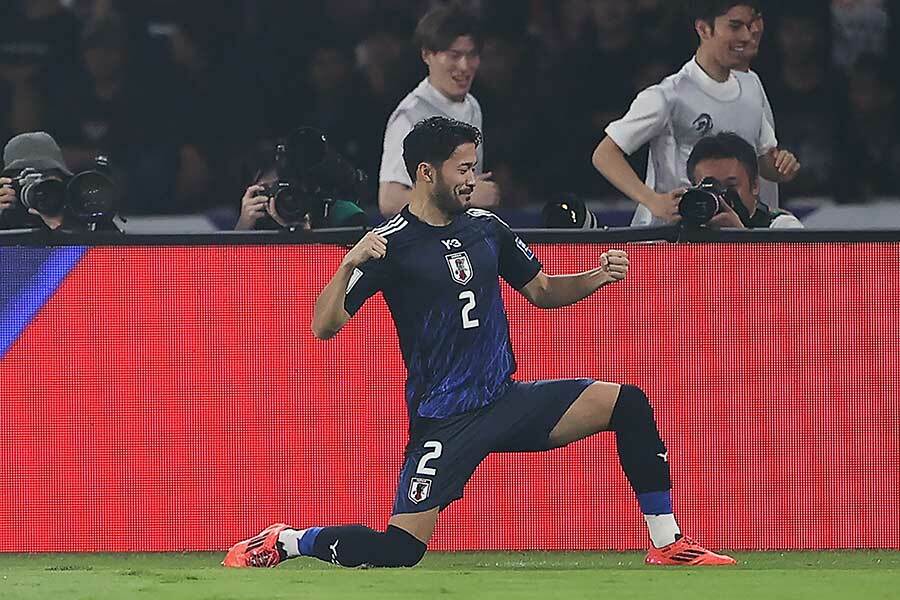 インドネシア戦でゴールを決めた菅原由勢【写真：Getty Images】