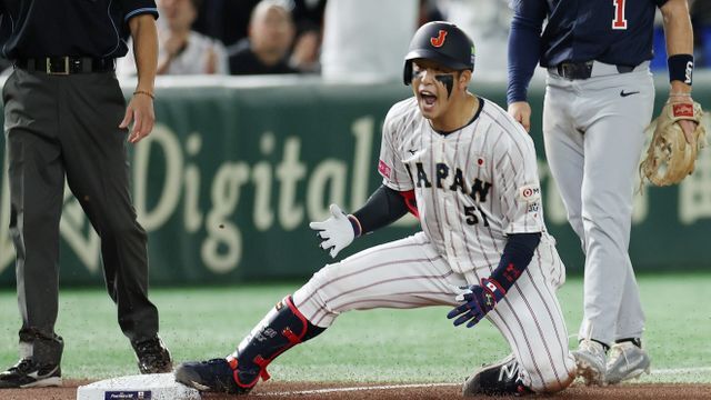 3ランを放った小園海斗選手【写真：時事】