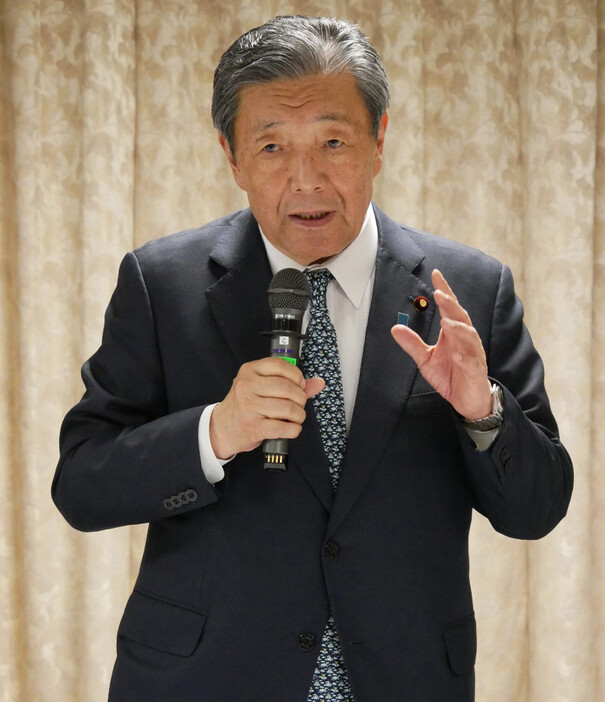 新人議員向け研修会であいさつする自民党の森山裕幹事長＝２７日午後、東京・永田町の同党本部