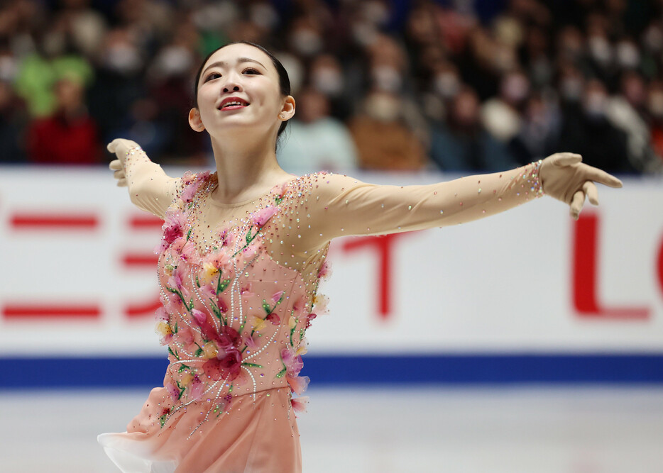 女子フリーで演技する青木祐奈＝９日、東京・国立代々木競技場