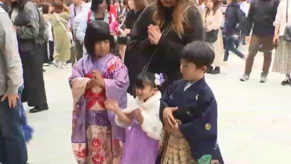 太宰府天満宮で七五三の祈願祭(15日)