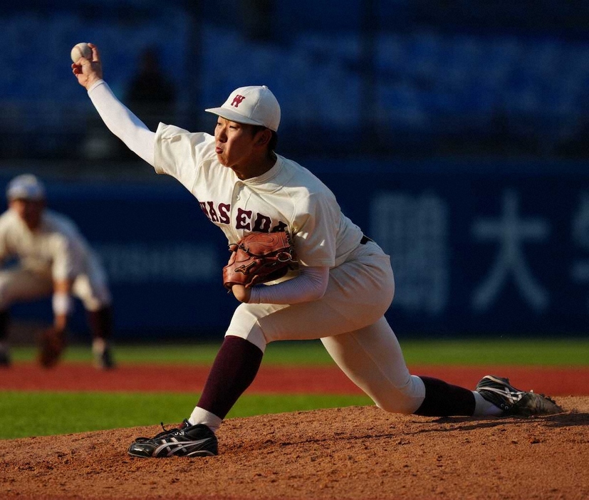 東京六大学野球＜早大・明大＞力投する早大の先発・伊藤樹（撮影・木村　揚輔）