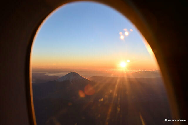 JALの初日の出フライトから見た初日の出と富士山＝22年1月1日6時53分 PHOTO: Tadayuki YOSHIKAWA/Aviation Wire