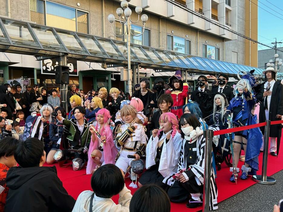 ランウェーに出演したコスプレーヤー