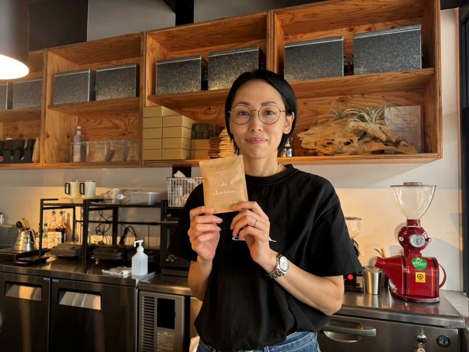 店主でありデザイナーの小久保友見子さん