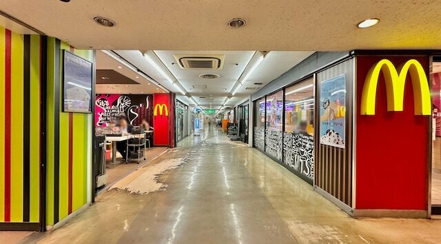 マクドナルドがほぼ駅直結というのはなかなか便利