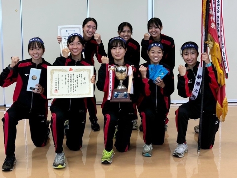 東京都高校駅伝（女子）で初優勝を飾り、全国高校駅伝出場を決めた駒大高校陸上部（提供・駒大高校陸上部）