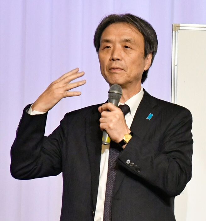 拉致問題について講演する蓮池さん＝28日、青森市のホテル青森