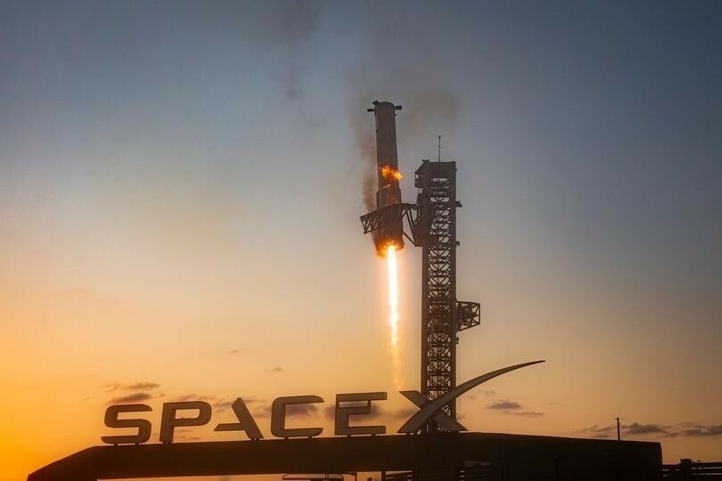 ブースターのキャッチに成功したSpaceX。お次は宇宙船の回収へ