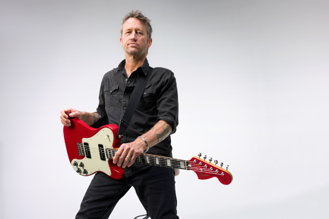 フェンダーが、Foo Fightersのリードギタリストとして活躍するクリス・シフレットの新シグネイチャーモデル『Chris Shiflett Cleaver Telecaster Deluxe』を発表した。