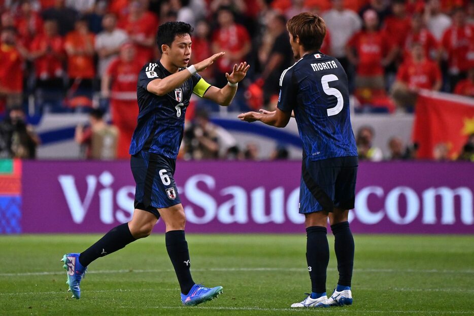 日本代表・遠藤航（左）と守田英正【写真：Getty Images】