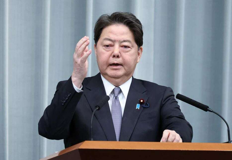 記者会見を行う林芳正官房長官＝26日、首相官邸（春名中撮影）