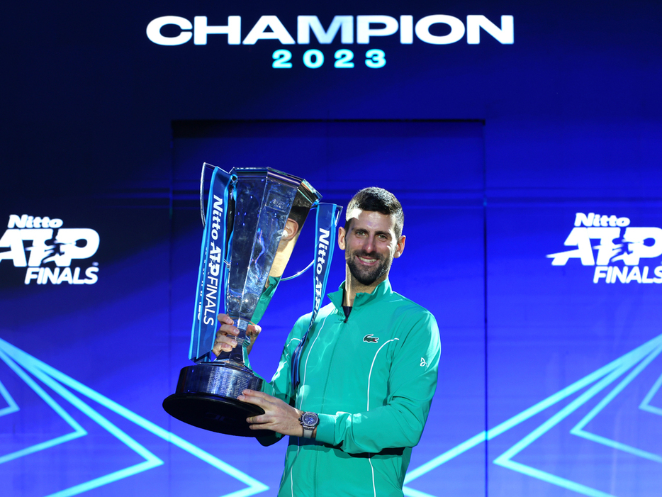 写真は2023年Nitto ATPファイナルズ（イタリア・トリノ）で2年連続7度目の優勝を飾ったノバク・ジョコビッチ（セルビア）（Getty Images）