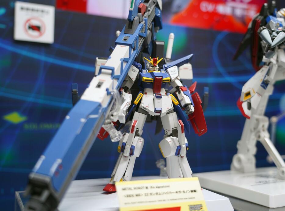 「機動戦士ガンダム U.C. ENGAGE」のZZガンダムのフィギュア「METAL ROBOT魂（Ka signature）＜SIDE MS＞ZZガンダム（ハイパー・ギガ・カノン装備）」