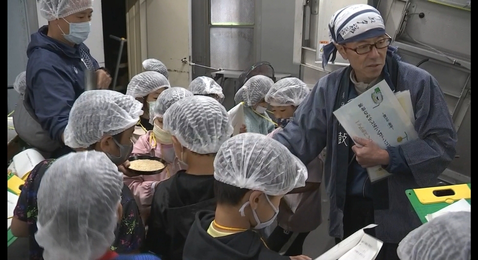 酒蔵を訪れた丹波市の小学生たち