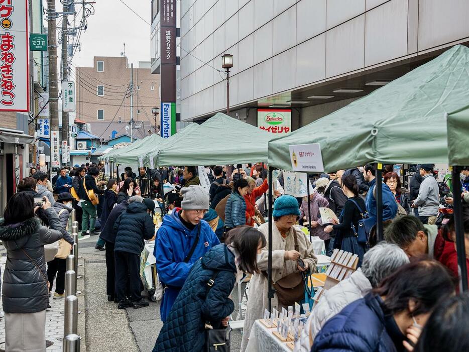 2時間に3500人が来場した3月23日の第1回の様子。今回は1時間延長する