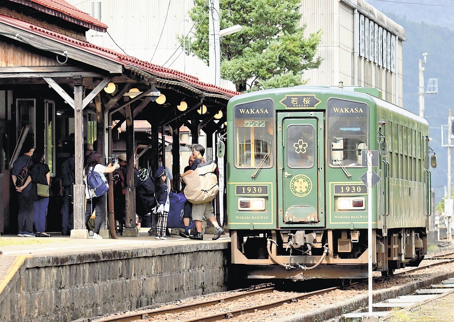 ファンが多い若桜駅（鳥取県若桜町で）