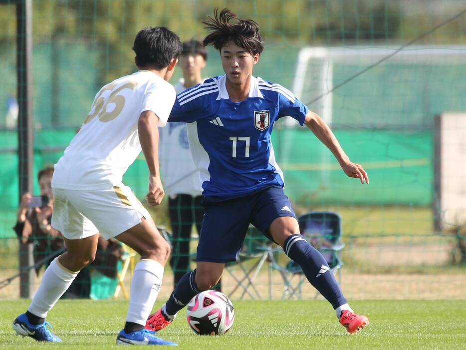 U-16日本代表候補のMF野村颯馬(鹿児島城西高、2年)がドリブルで仕掛ける(Taro YOSHIDA)