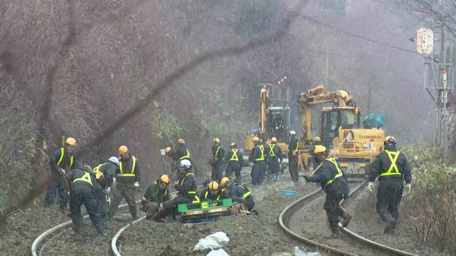 復旧作業が進む事故現場