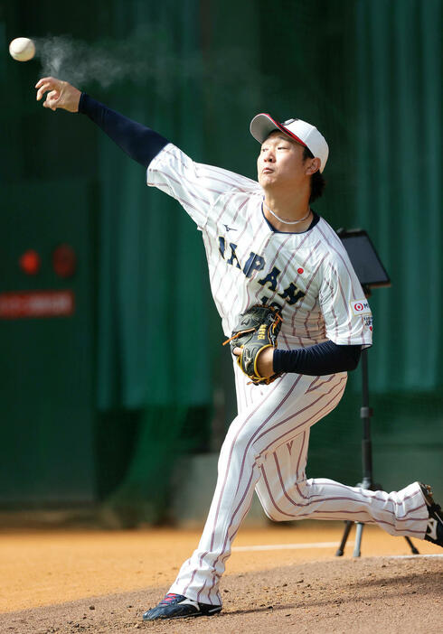 ブルペンで力投する中日高橋（撮影・上山淳一）