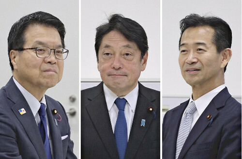 （左から）国民民主党の浜口、自民党の小野寺、公明党の岡本の各政調会長（１９日）＝源幸正倫撮影