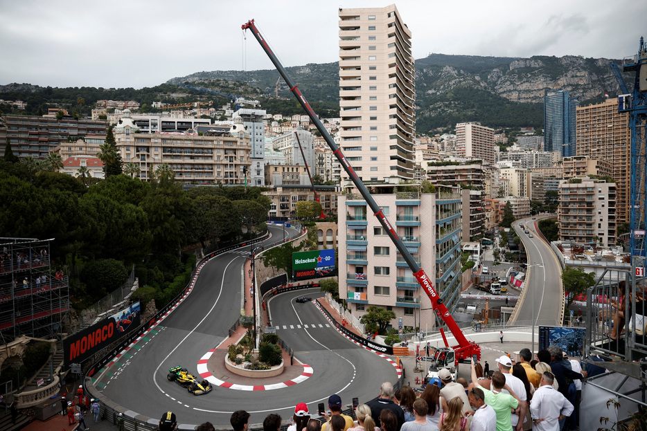 自動車レースＦ１は１４日、モナコＧＰとの契約を６年延長し、少なくとも２０３１年まで当地でレースを開催すると発表した。モナコで５月撮影（２０２４年　ロイター）