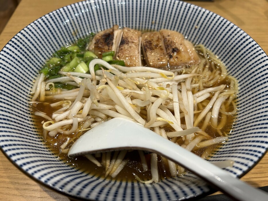 ▲ 「黒板」の「醤油ラーメン」