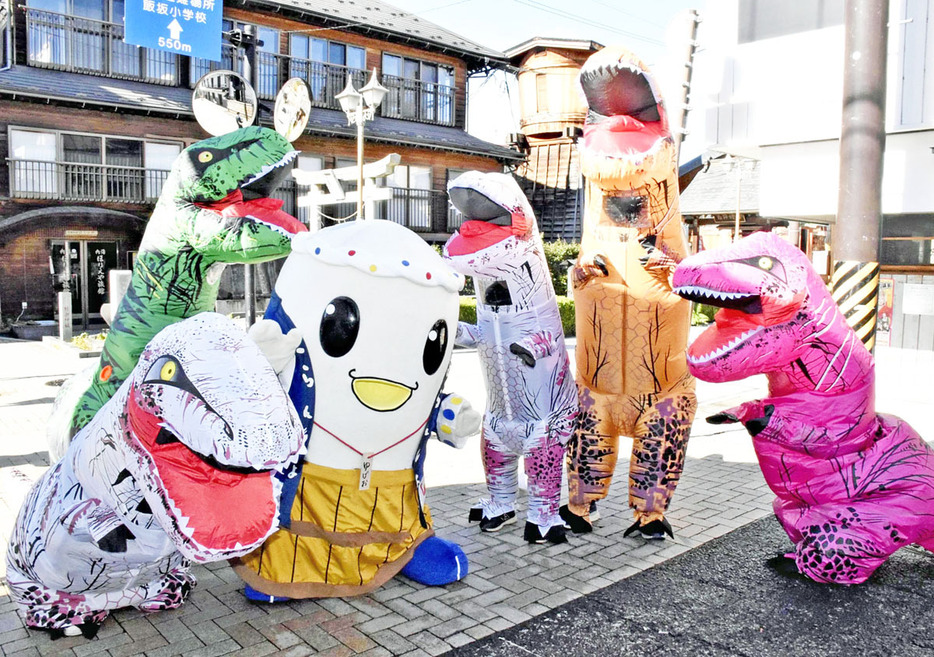 ノスタルジックフェスタをPRする、ティラノサウルスとゆげお