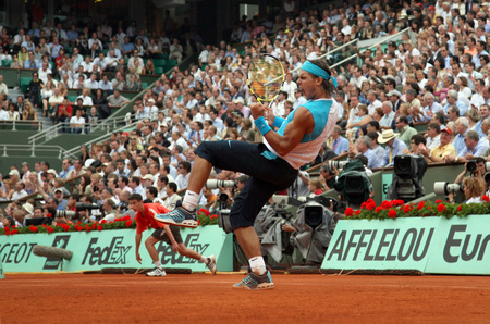 全仏オープンテニス、男子シングルス準決勝に臨むラファエル・ナダル（2007年6月8日撮影）。