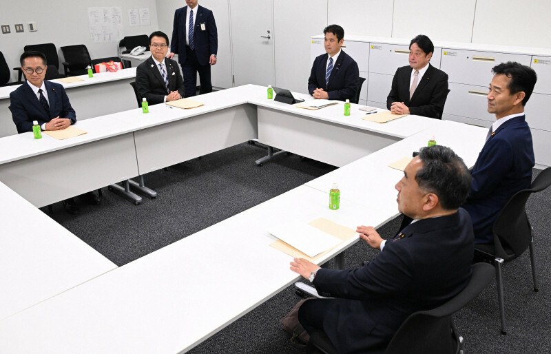 協議に臨む自民、公明、国民民主3党の政調会長ら＝衆院第2議員会館で2024年11月18日午後5時1分、平田明浩撮影