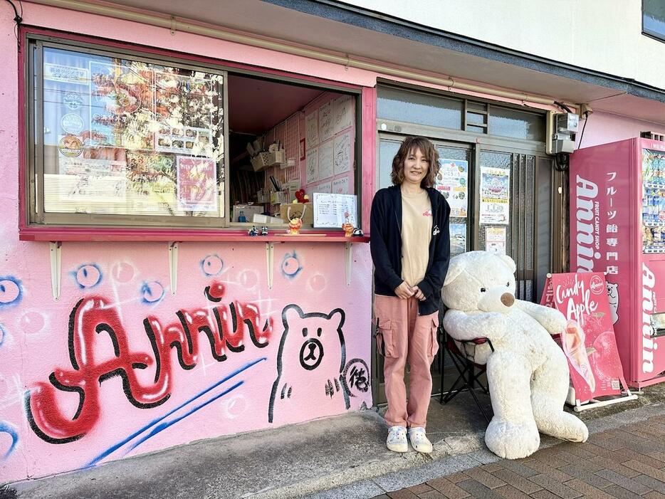 フルーツあめ専門店「Annin（アンニン）」スタッフの吉原麻由美さん