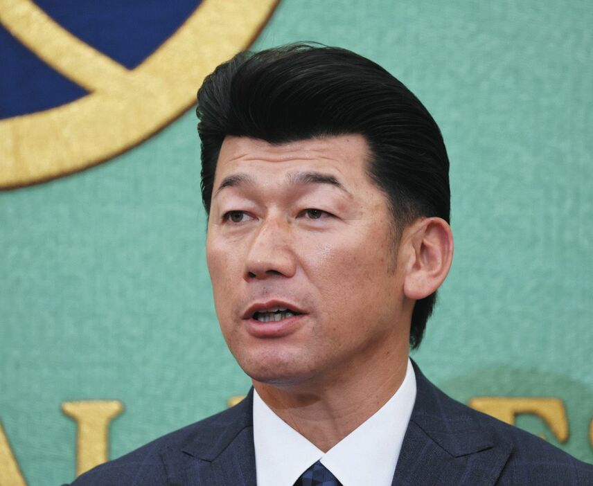 記者会見で質問に答えるＤｅＮＡ・三浦大輔監督