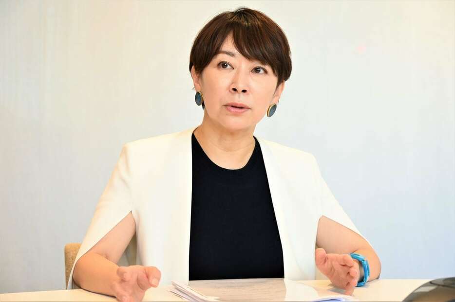 憲法改正が進まなかった要因を考察する菅野志桜里氏（奥原慎平撮影）