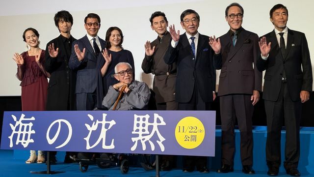 (左から)菅野恵さん、仲村トオルさん、中井貴一さん、小泉今日子さん、倉本聰さん、本木雅弘さん、石坂浩二さん、佐野史郎さん、若松節朗監督