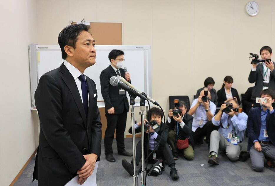 記者会見する国民民主党の玉木雄一郎代表＝11日午前、国会内（桐原正道撮影）