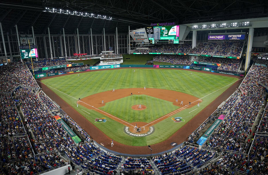 WBC準決勝・決勝の会場のローンデポパーク（23年3月撮影・菅敏）