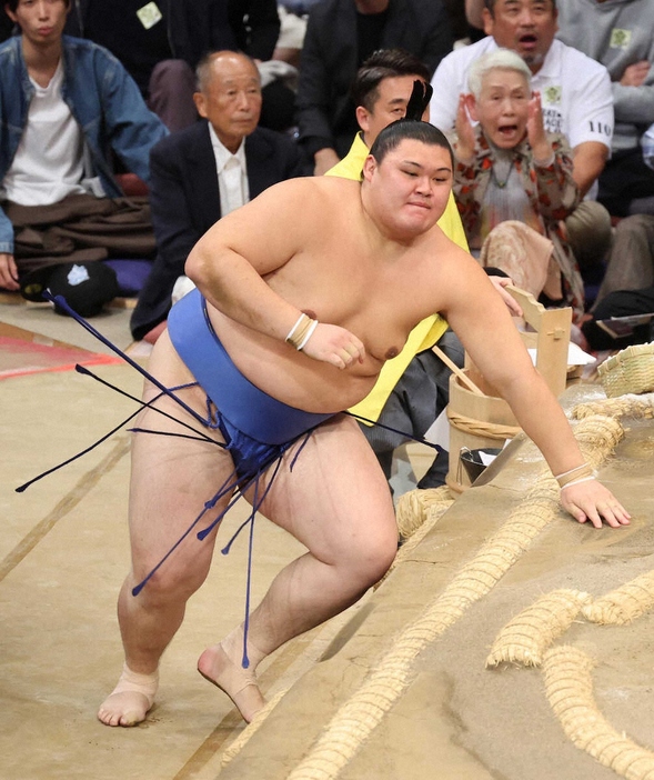 阿炎のすくい投げに敗れた大の里