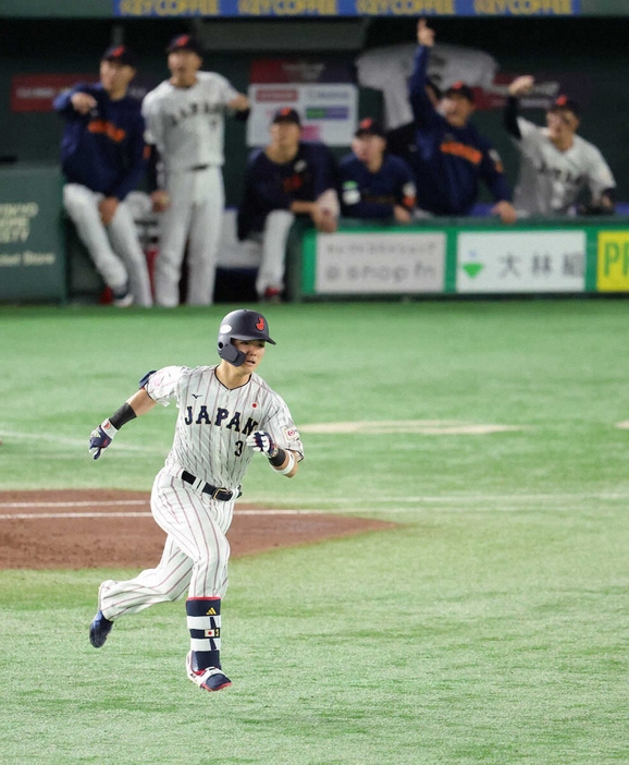 プレミア12スーパーラウンド＜日本・台湾＞5回、2点適時三塁打を放つ清宮（撮影・光山　貴大）