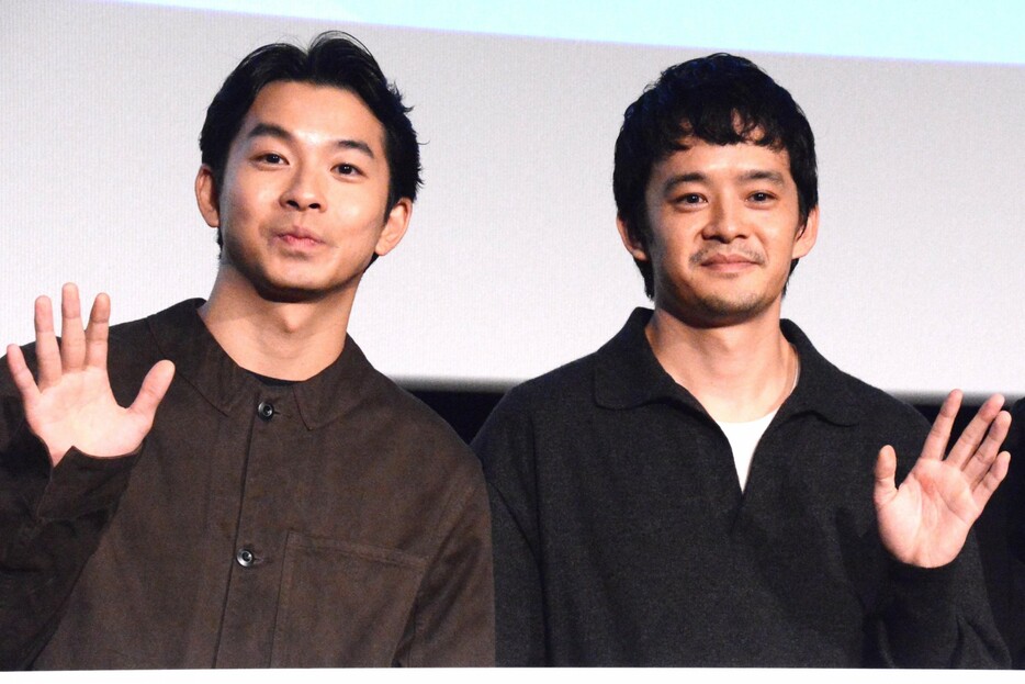 「豊臣兄弟！」でも共演！　とっても仲良しな仲野太賀と池松壮亮